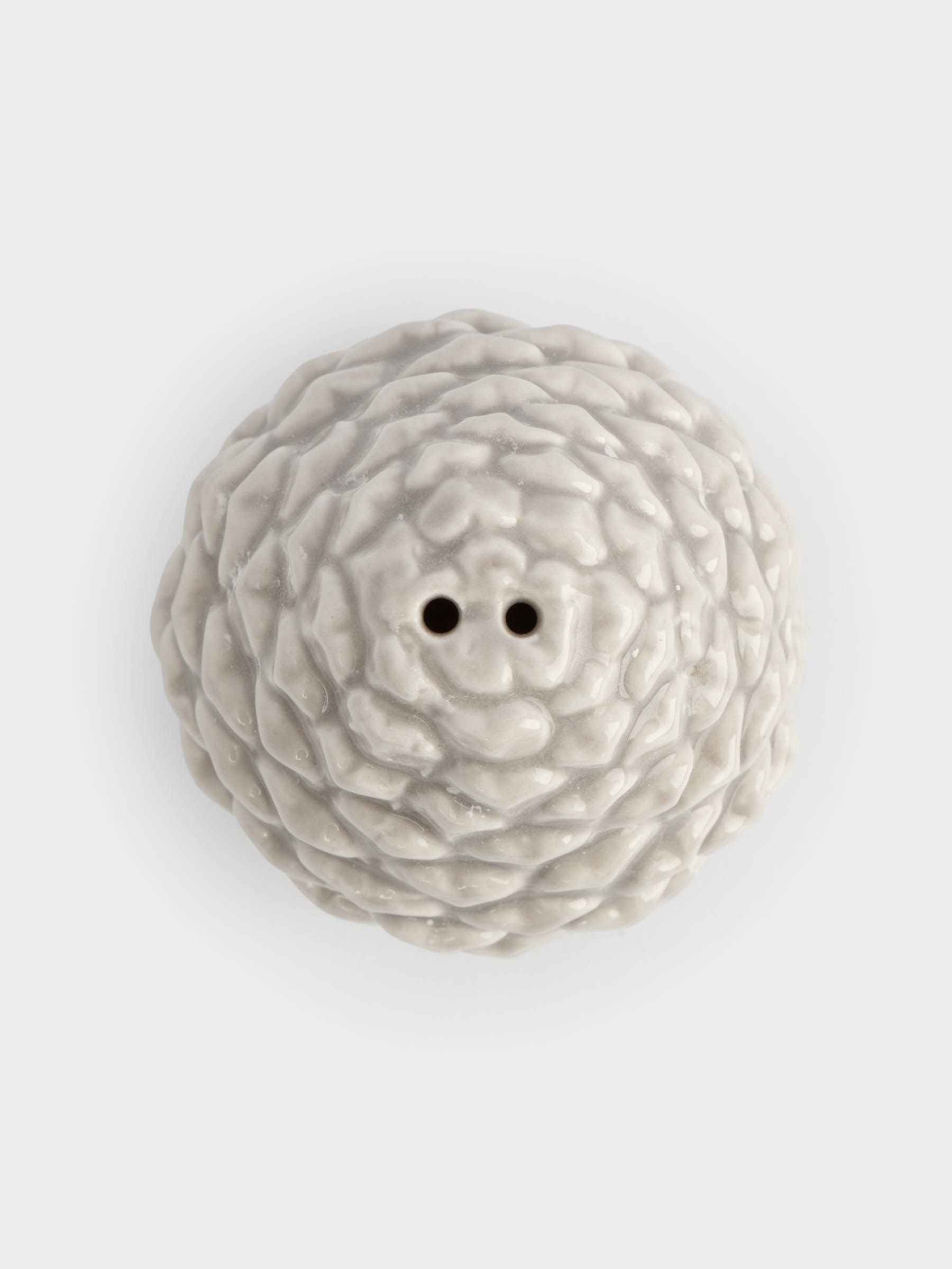 Емкость для соли или перца, 7 см, фарфор P, бежево-молочная, Шишка, Pinecone, image-1
