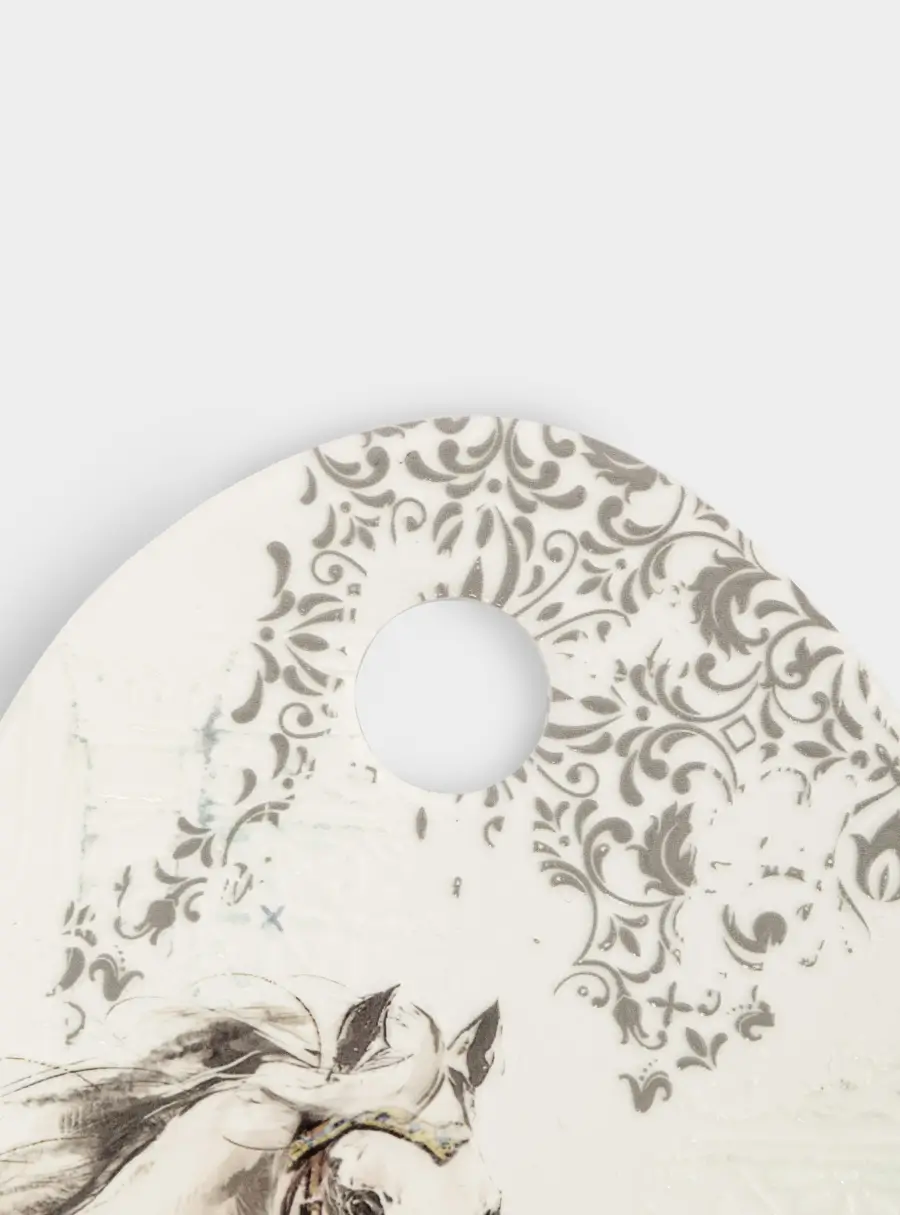 Подставка под горячее, 15x20 см, керамика/пробка, треугольник, белая, Конь, White horse ,image-1